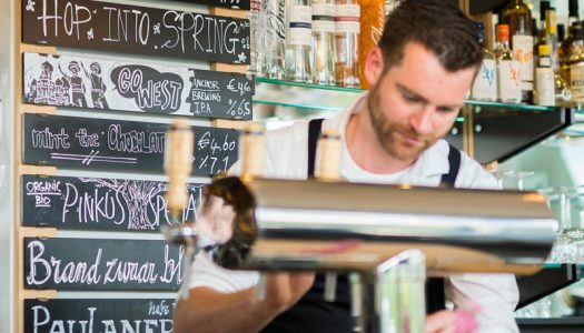 Studeren onder het genot van een hapje en drankje