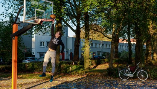 Finn is basketbalvrijwilliger: “Dit is geweldig!”